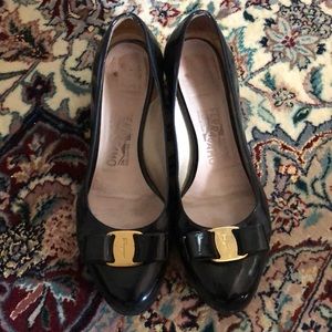 Salvatore Ferragamo Vera patent bow pump